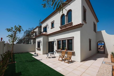 Řadový dům v Khalifa City, Abu Dhabi, SAE 2 ložnice, 123 m² Č.: 616034 - fotografie 1