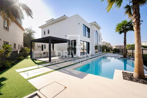 Vilë në Jumeirah Islands, Dubai, Emiratet e Bashkuara Arabe 5 dhoma gjumi, 576 m2. № 603524 - Foto 1