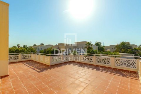 Villa sa Meadows, Dubai, UAE 4 silid-tulugan, 325 sq.m. № 602277 - larawan 24