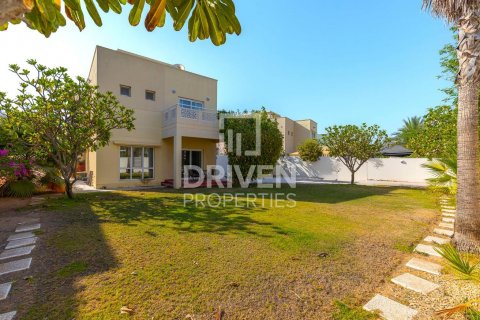 Villa sa Meadows, Dubai, UAE 4 silid-tulugan, 325 sq.m. № 602277 - larawan 2