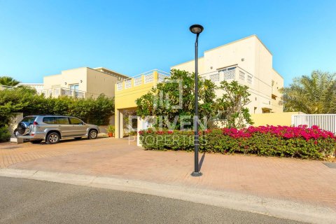 Villa sa Meadows, Dubai, UAE 4 silid-tulugan, 325 sq.m. № 602277 - larawan 1