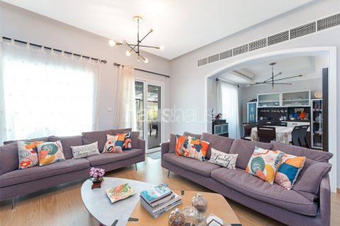 Villa in Arabian Ranches, Dubai, UAE 3 bedrooms, 238 sq.m. № 625393 - photo 1