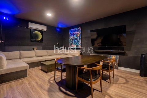 Vilë në Dubai Investment Park, Emiratet e Bashkuara Arabe 6 dhoma gjumi, 674 m2. № 625395 - Foto 9