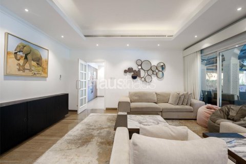 Vilë në Dubai Investment Park, Emiratet e Bashkuara Arabe 6 dhoma gjumi, 674 m2. № 625395 - Foto 8