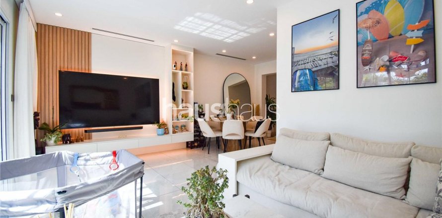Townhouse in Jumeirah Village Triangle, Dubai, UAE 2 bedrooms, 152 sq.m. № 625534