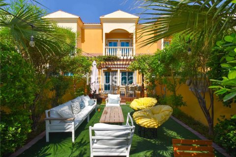 Townhouse in Jumeirah Village Triangle, Dubai, UAE 2 bedrooms, 152 sq.m. № 625534 - photo 2