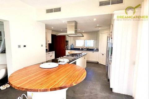 Зняти в оренду віллу в Al Hamra Village, Рас-эль-Хайма, ОАЕ 5 спалень, 626.5м2, № 588436 - фото 7