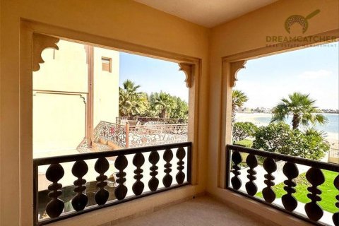 Зняти в оренду віллу в Al Hamra Village, Рас-эль-Хайма, ОАЕ 5 спалень, 626.5м2, № 588436 - фото 3