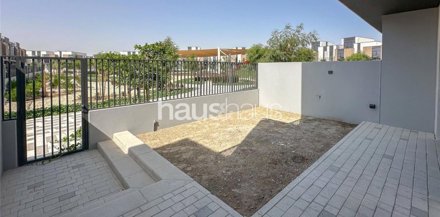 Shtëpi në qytet në Mudon, Dubai, Emiratet e Bashkuara Arabe 3 dhoma gjumi, 206 m2. № 626042