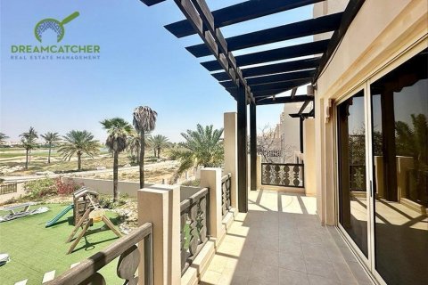 Vilë në Al Hamra Village, Ras Al Khaimah, Emiratet e Bashkuara Arabe 5 dhoma gjumi, 982.5 m2. № 588412 - Foto 16