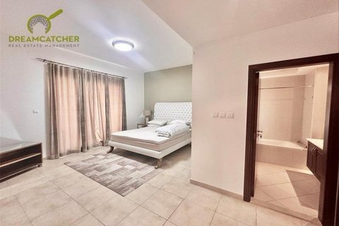 Vilë në Al Hamra Village, Ras Al Khaimah, Emiratet e Bashkuara Arabe 5 dhoma gjumi, 982.5 m2. № 588412 - Foto 15
