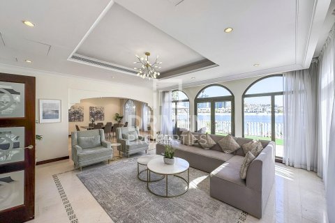 Vilë në Palm Jumeirah, Dubai, Emiratet e Bashkuara Arabe 5 dhoma gjumi, 682 m2. № 603576 - Foto 1