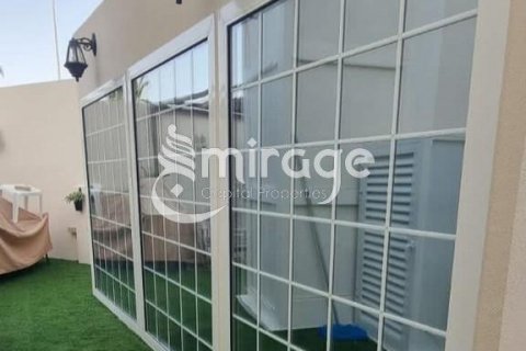Vilë në Al Reef, Abu Dhabi, Emiratet e Bashkuara Arabe 5 dhoma gjumi, 273.4 m2. № 574305 - Foto 1