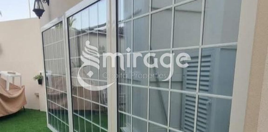 Vilë në Al Reef, Abu Dhabi, Emiratet e Bashkuara Arabe 5 dhoma gjumi, 273.4 m2. № 574305