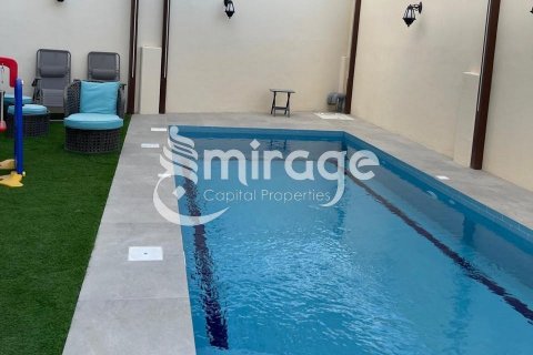 Vilë në Al Reef, Abu Dhabi, Emiratet e Bashkuara Arabe 5 dhoma gjumi, 273.4 m2. № 574305 - Foto 14