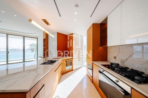 Apartment in Palm Jumeirah, Dubai, UAE 3 bedrooms, 182 sq.m. № 601033 - photo 10