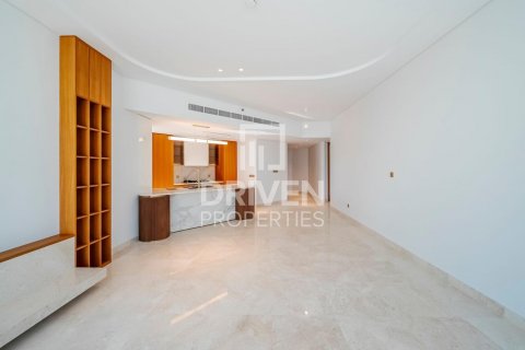 Apartment in Palm Jumeirah, Dubai, UAE 3 bedrooms, 182 sq.m. № 601033 - photo 1
