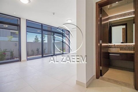 Vila na Yas Island, Abu Dhabi, SAE 4 ložnice, 599 m² Č.: 615487 - fotografie 4