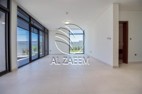 Vila na Yas Island, Abu Dhabi, SAE 4 ložnice, 599 m² Č.: 615487 - fotografie 11