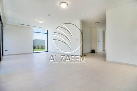 Vila na Yas Island, Abu Dhabi, SAE 4 ložnice, 599 m² Č.: 615487 - fotografie 2