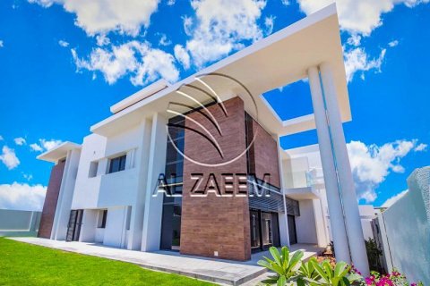 Vila na Yas Island, Abu Dhabi, SAE 4 ložnice, 599 m² Č.: 615487 - fotografie 1