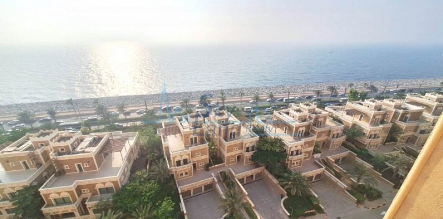 Apartment in Palm Jumeirah, Dubai, UAE 2 bedrooms, 176.2 sq.m. № 579826