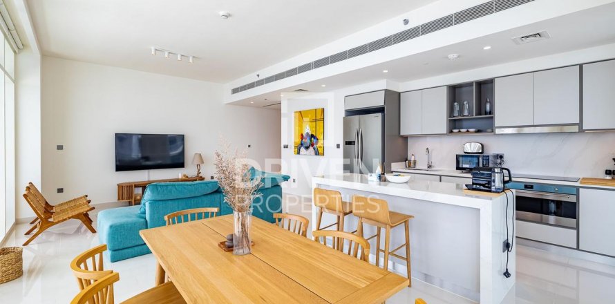 Apartment in Dubai Harbour, Dubai, UAE 3 bedrooms, 195 sq.m. № 602909