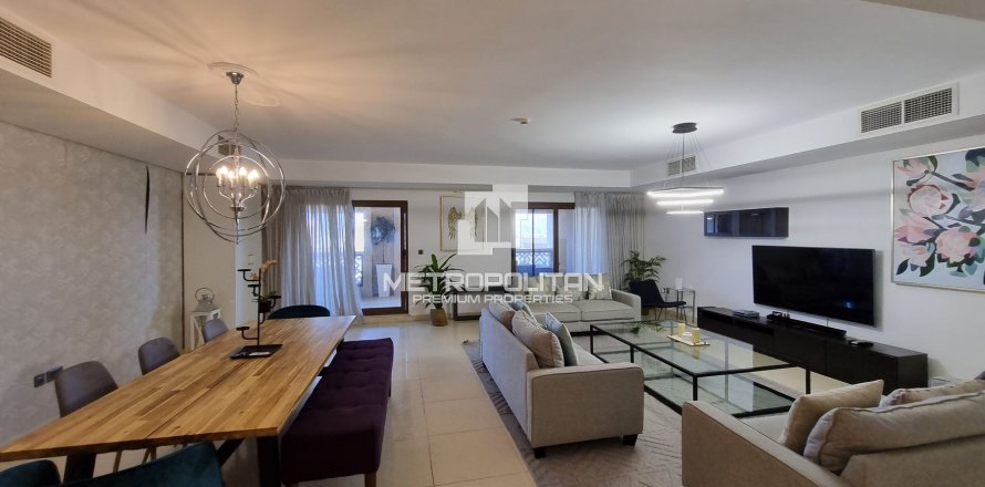 Apartment in Palm Jumeirah, Dubai, UAE 4 bedrooms, 314 sq.m. № 593074