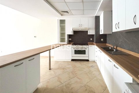 Apartmen di Motor City, Dubai, UAE 2 bilik tidur, 135 meter persegi № 627064 - foto 9