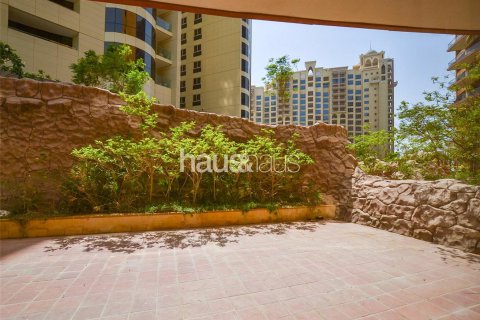 Apartment in Palm Jumeirah, Dubai, UAE 1 bedroom, 118 sq.m. № 627184 - photo 1