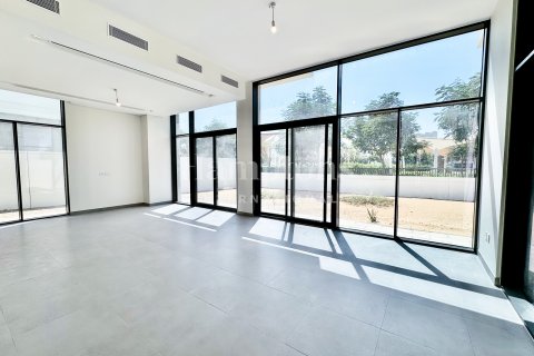 Villa in affitto a Al Furjan, Dubai, EAU 5 camere da letto, 425.30993400 mq. № 585063 - foto 17