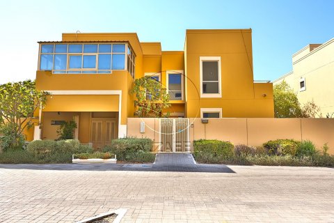 Villa sa Al Raha Gardens, Abu Dhabi, UAE 4 silid-tulugan, 299 sq.m. № 615444 - larawan 1