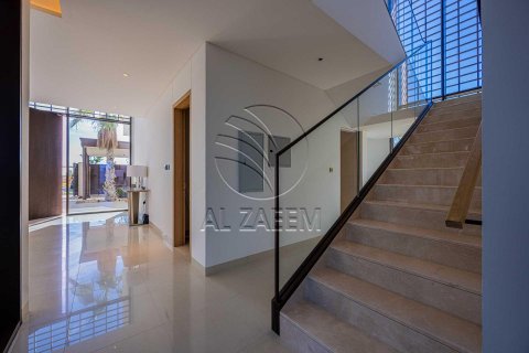 Villa on the Saadiyat Island, Abu Dhabi, UAE 4 bedrooms, 732 sq.m. № 615443 - photo 12