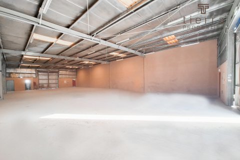 Warehouse in Al Qusais, Dubai, UAE 371.6 sq.m. № 569263 - photo 5