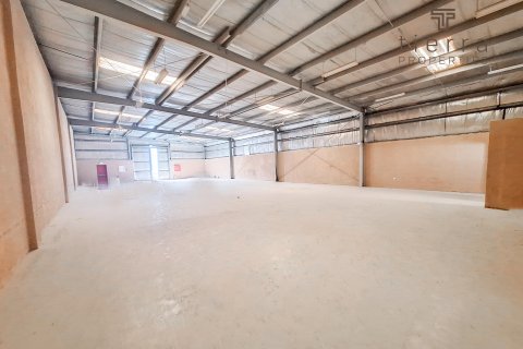 Warehouse in Al Qusais, Dubai, UAE 371.6 sq.m. № 569263 - photo 2