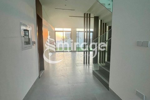 Vila v Abu Dhabi, SAE 4 ložnice, 992 m² Č.: 597055 - fotografie 3