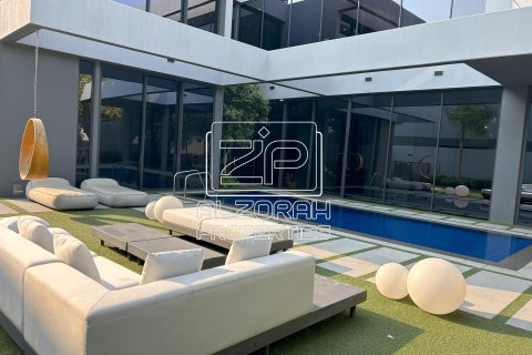 Vilë në Tilal City, Sharjah, Emiratet e Bashkuara Arabe 5 dhoma gjumi, 621 m2. № 574808 - Foto 1