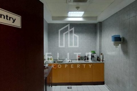 Factory in Dubai, UAE 8406 sq.m. № 623568 - photo 11