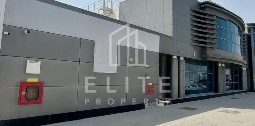 Factory in Dubai, UAE 8406 sq.m. № 623568