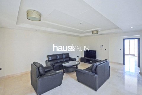 Villa in Palm Jumeirah, Dubai, UAE 5 bedrooms, 1292 sq.m. № 625805 - photo 8