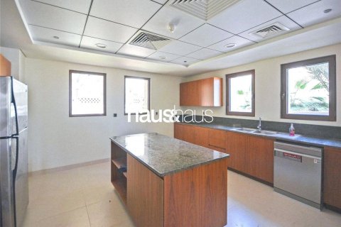 Villa in Palm Jumeirah, Dubai, UAE 5 bedrooms, 1292 sq.m. № 625805 - photo 5