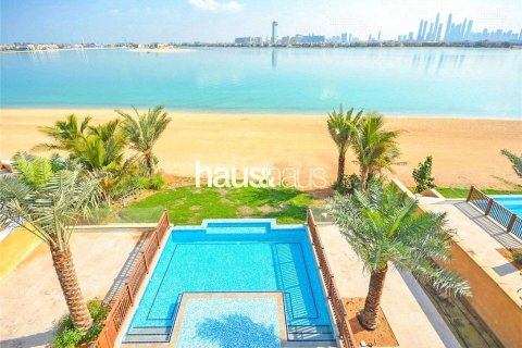 Villa in Palm Jumeirah, Dubai, UAE 5 bedrooms, 1292 sq.m. № 625805 - photo 1