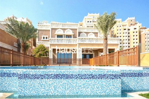 Villa in Palm Jumeirah, Dubai, UAE 5 bedrooms, 1292 sq.m. № 625805 - photo 2