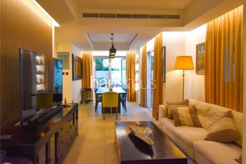 Villa in Arabian Ranches, Dubai, UAE 2 bedrooms, 195 sq.m. № 625803 - photo 2