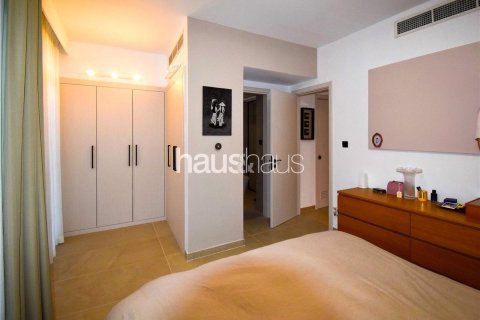 Villa in Arabian Ranches, Dubai, UAE 2 bedrooms, 195 sq.m. № 625803 - photo 14