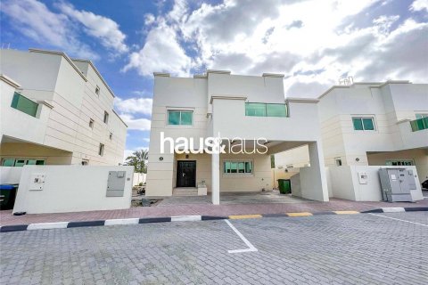 Villa te huur in Jumeirah Village Circle, Dubai, VAE 4 slaapkamers, 570 vr.m., nr 627108 - foto 1