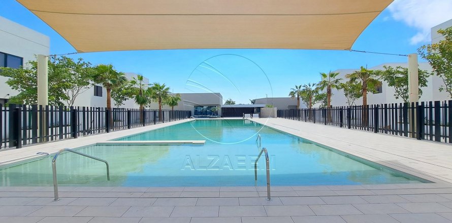 Yas Island、Abu Dhabi、UAEにあるタウンハウス 2ベッドルーム、124 m2 No615508