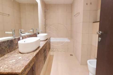 Villa in Al Maqtaa, Abu Dhabi, UAE 5 bedrooms, 660 sq.m. № 615599 - photo 23