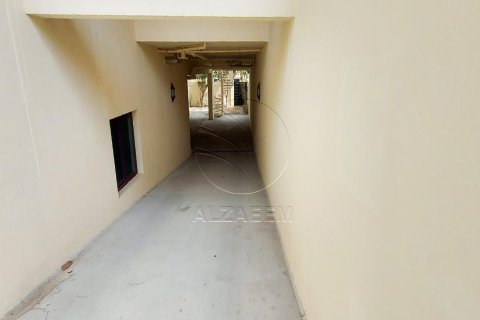 Villa in Al Maqtaa, Abu Dhabi, UAE 5 bedrooms, 660 sq.m. № 615599 - photo 25