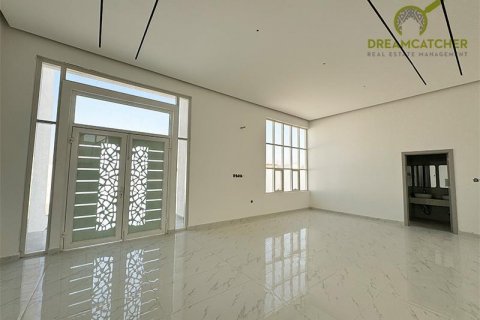 Vila v Al Qusaidat, Ras Al Khaimah, SAE 5 ložnice, 650.3 m² Č.: 588446 - fotografie 2